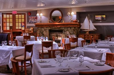 fancy dinner tables with white cloth