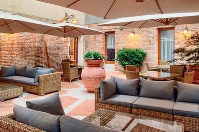 Lounge & dining in Bisanzio Café & The Patio at Hotel Bisanzio 