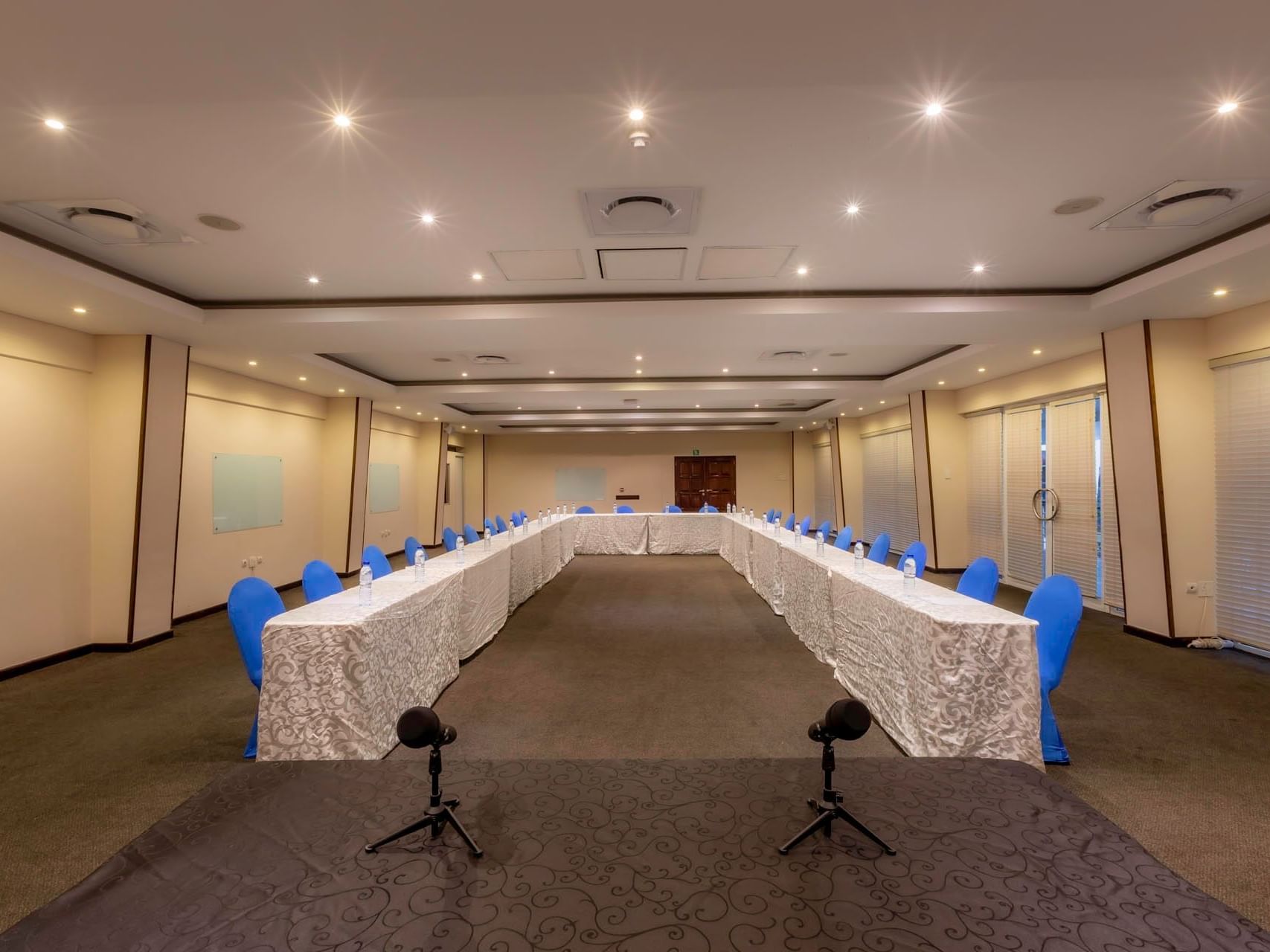 U-shaped table arranged in Rio Limpopo at Cardoso Hotel