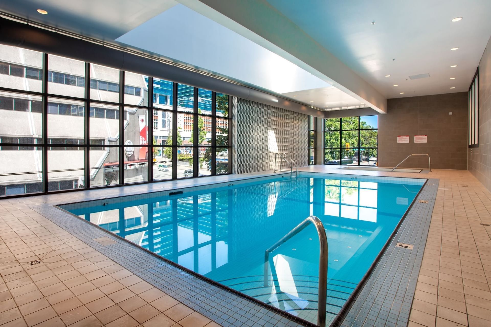 downtown vancouver hotels with pool