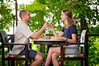 A Couple toasting with wine at Rio Celeste Hideaway