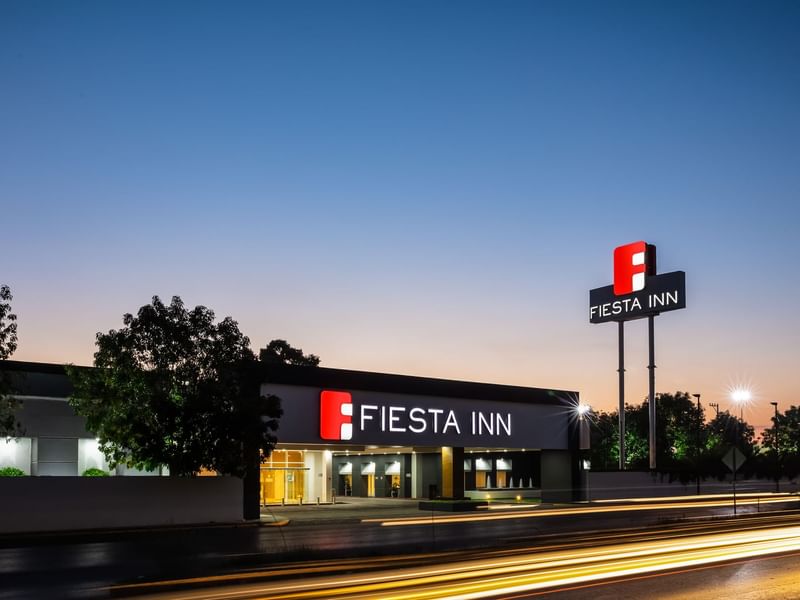 Night view of Fiesta Inn San Luis Potosi Glorieta Juarez