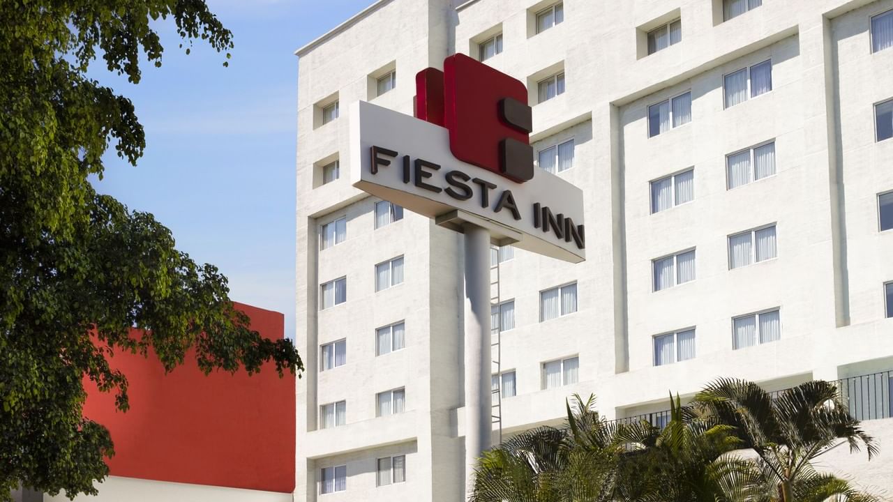 Exterior morning building view of Fiesta Inn Guadalajara Expo
