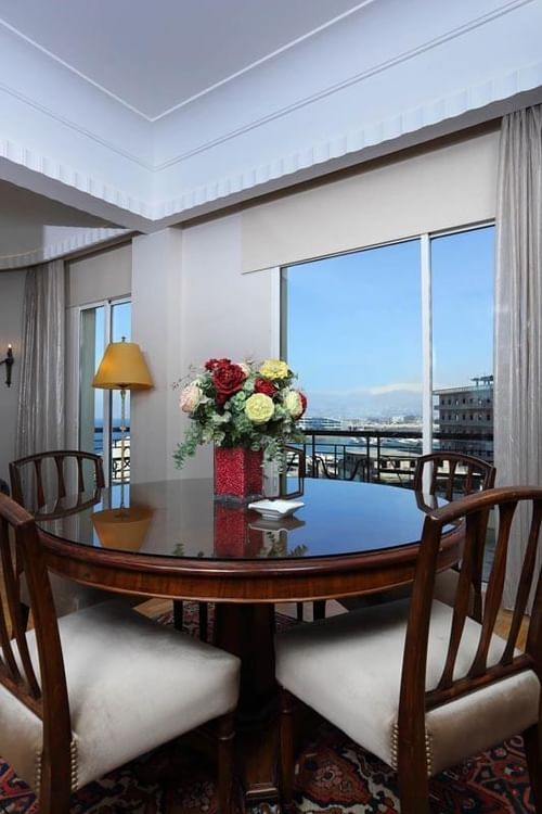 Table arrangement in Senior Suite at Warwick Palm Beach Hotel - Beirut