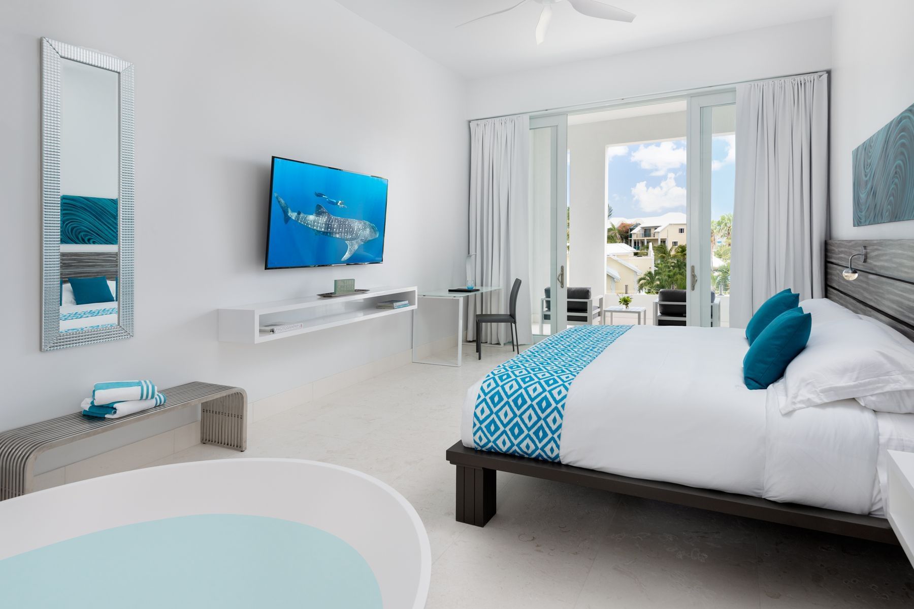 King Superior with Tub Ocean View | Zenza Hotel Accommodations