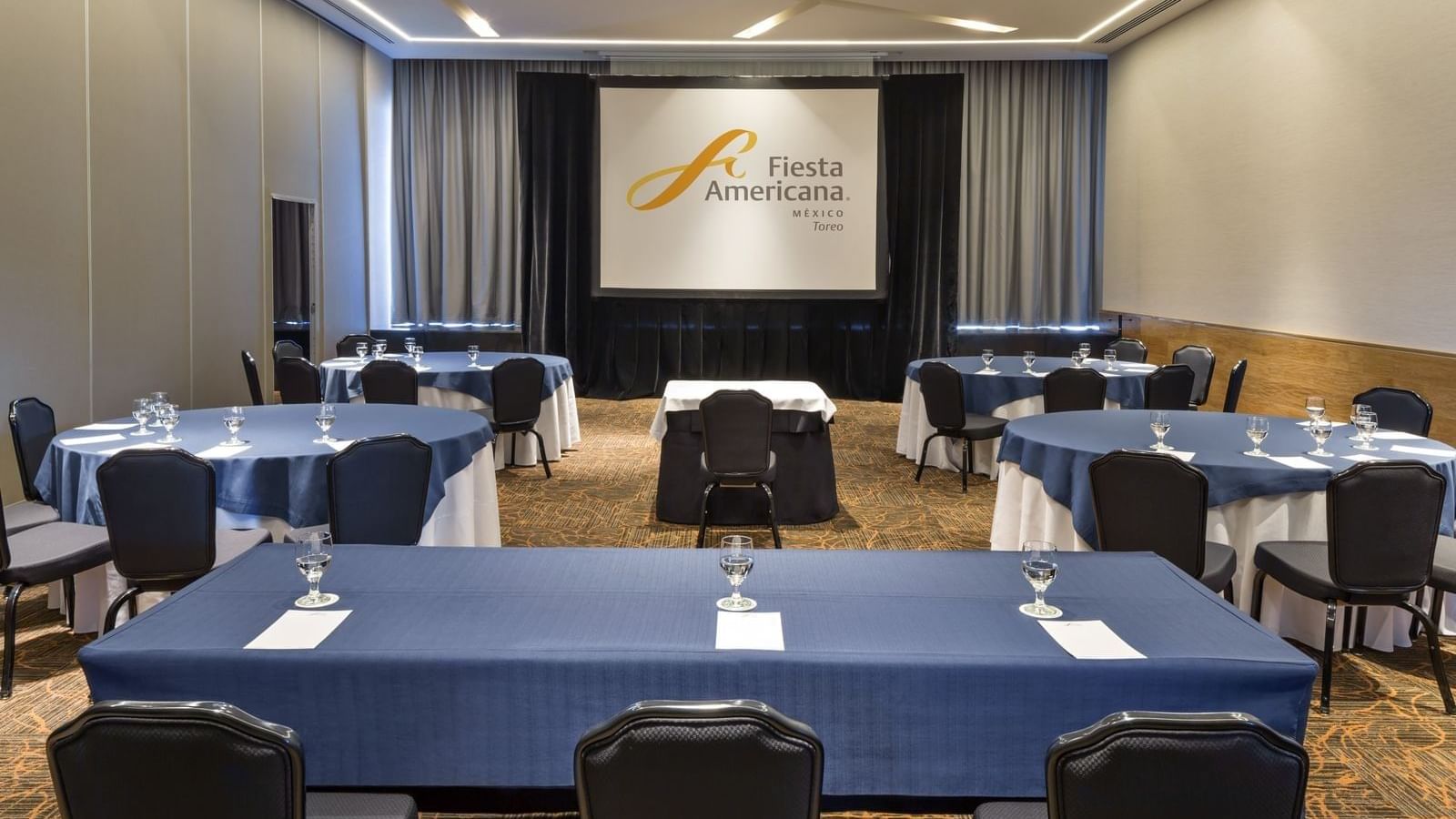 Classroom set-up in meeting room at FA México Toreo