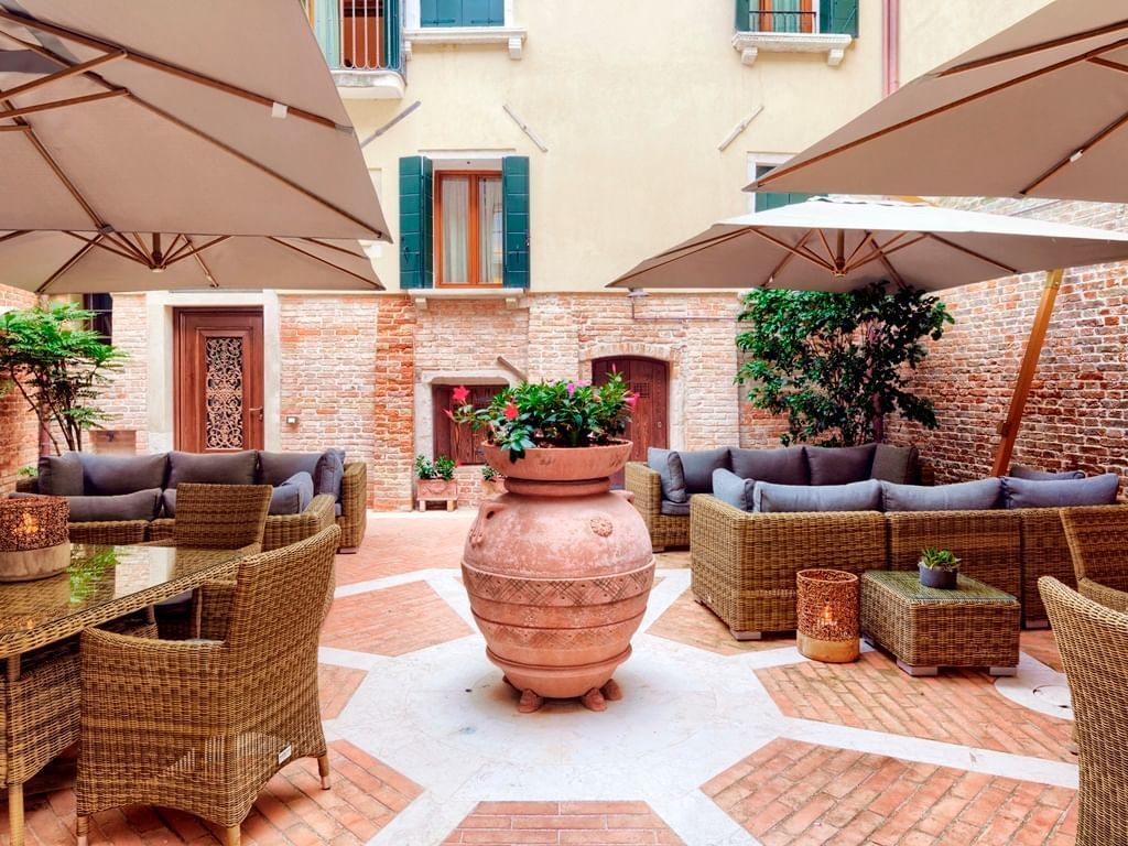 Outdoor patio lounge area in Bisanzio Café at Hotel Bisanzio