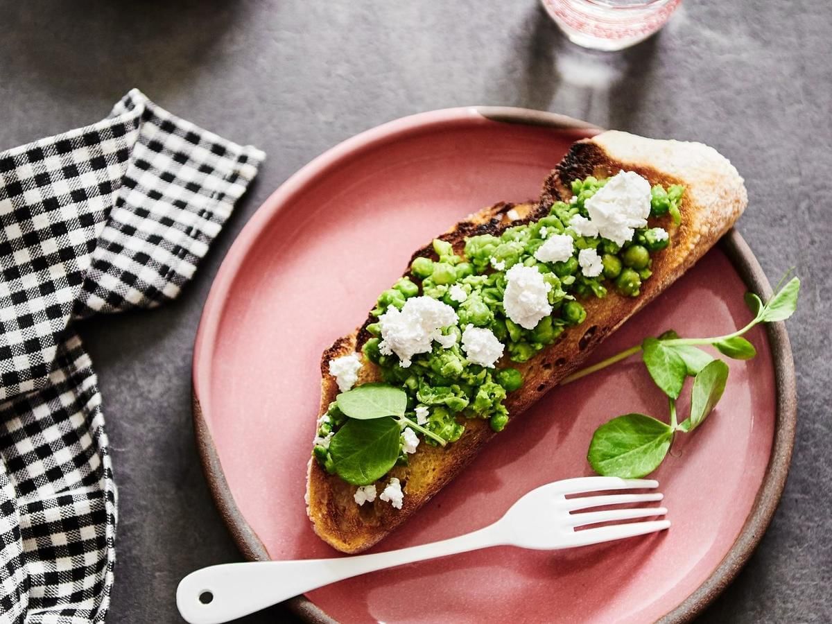 <p>Restaurants & Bars</p>
