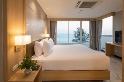 Large bed in Suite Seaview at Eastin Resort Rayong