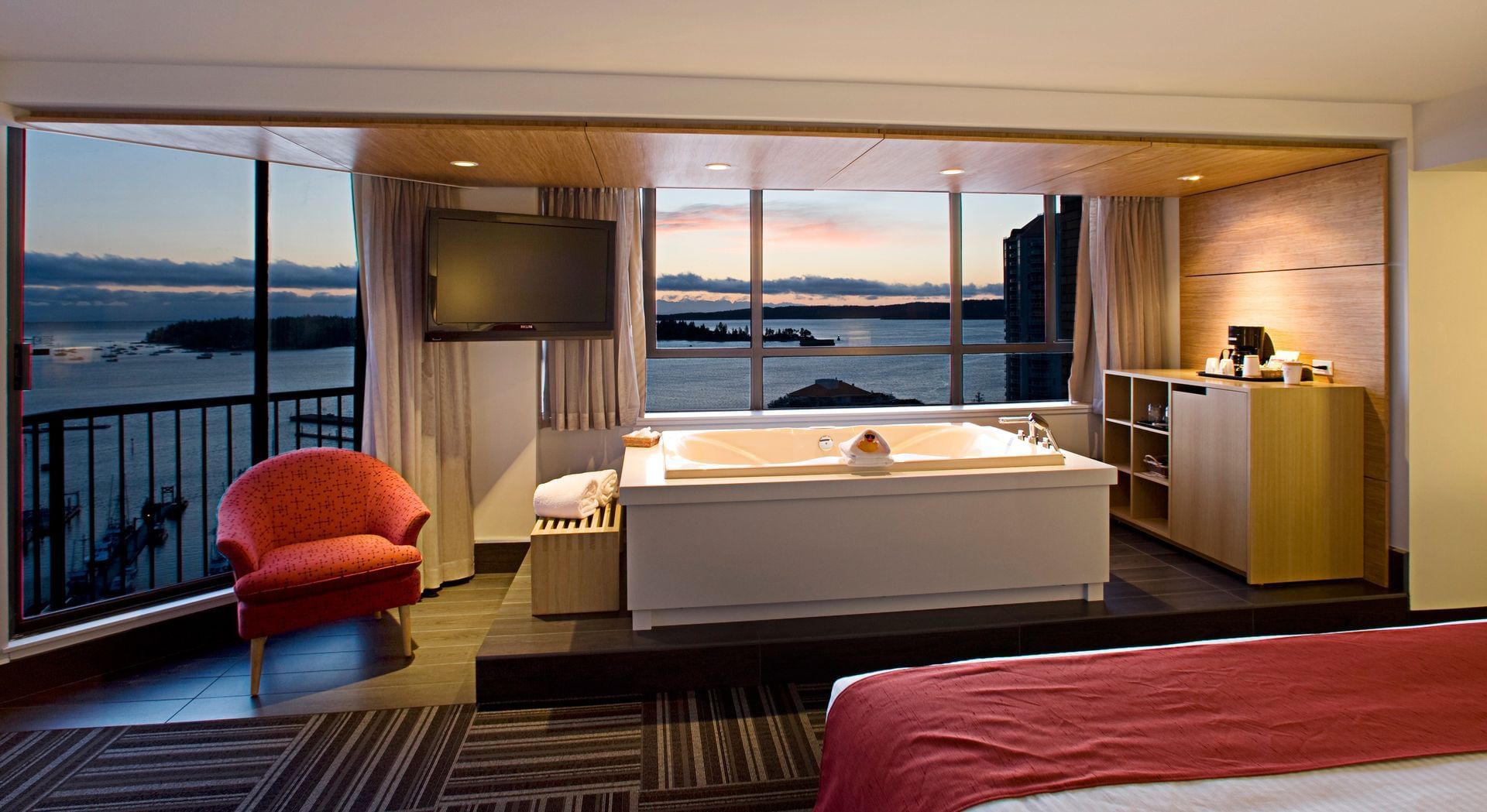 jacuzzi in hotel suite overlooking ocean