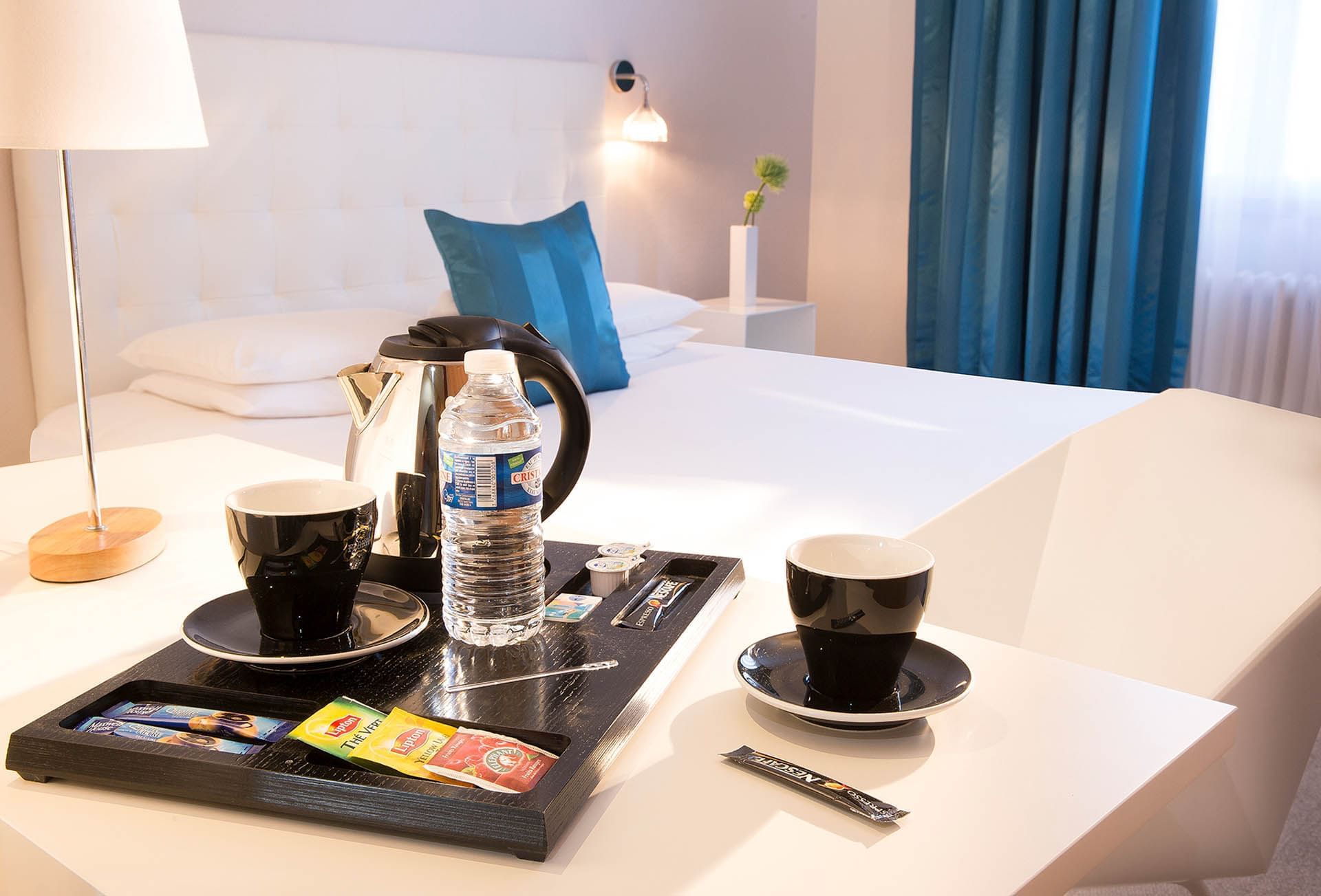Kit de café fourni dans une chambre à l'Escale Oceania Lorient