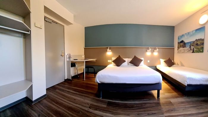 Interior of the Superior Room at Hotel Marseille Airport