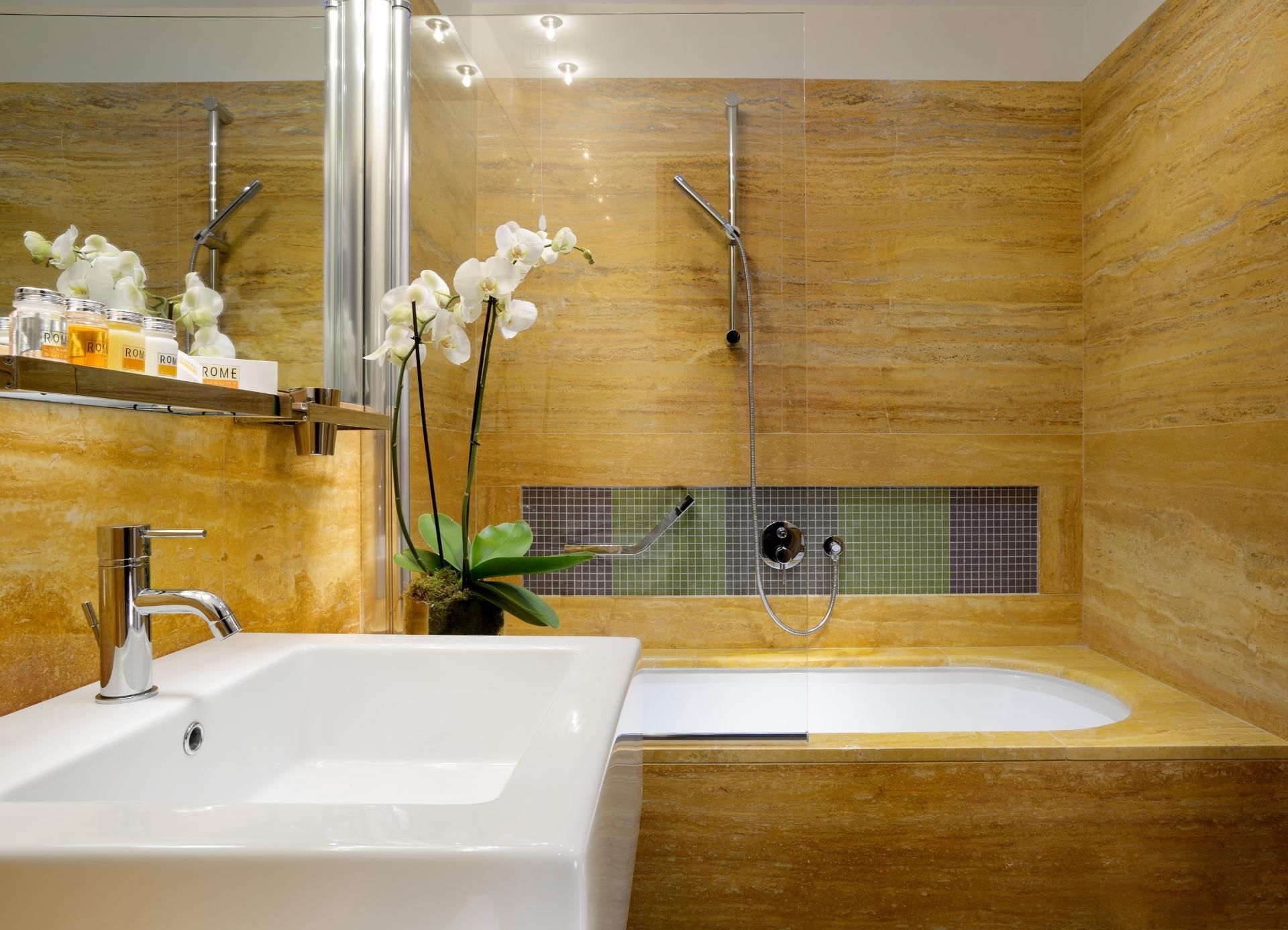 Moncada Suite bathroom with bathtub and wash basin at Babuino 181