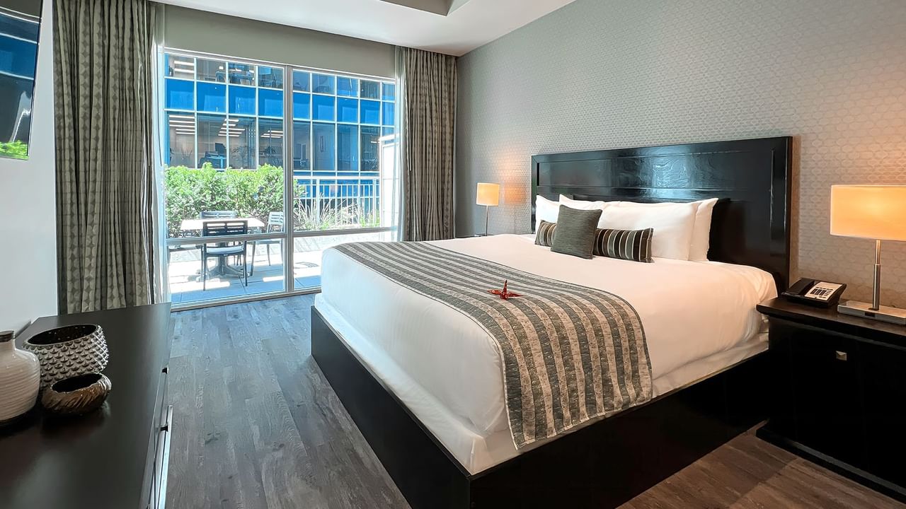 Coast Premium King Balcony & View room with TV, lamps, and bed