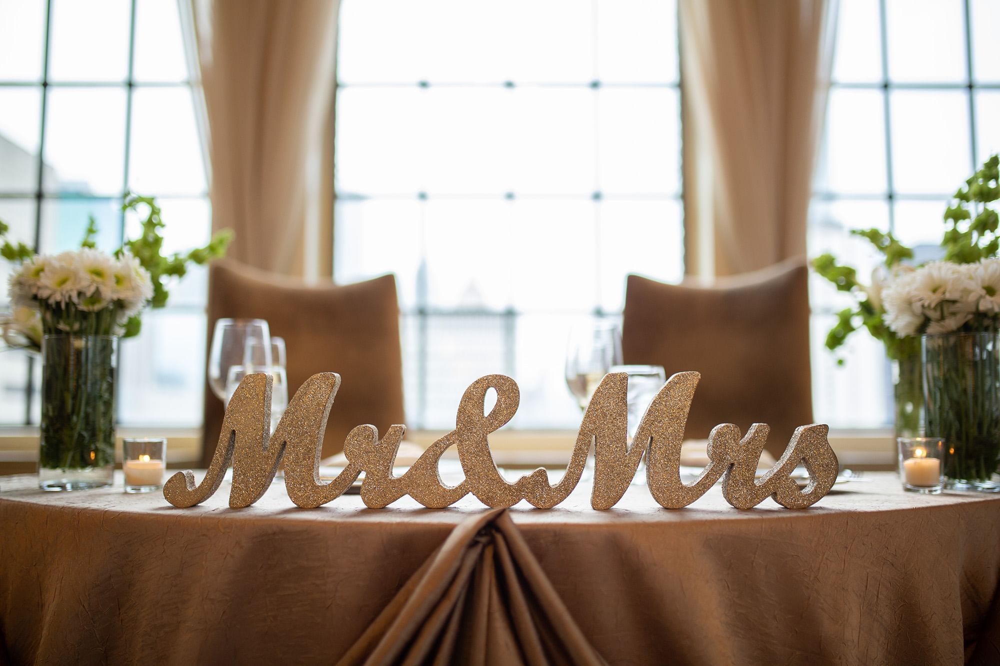 Mr and Mrs Signs at Warwick Allerton Hotel - Chicago 