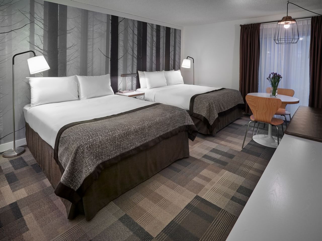 Coast Canmore Hotel & Conference Centre - Superior Patio Room Two Queens