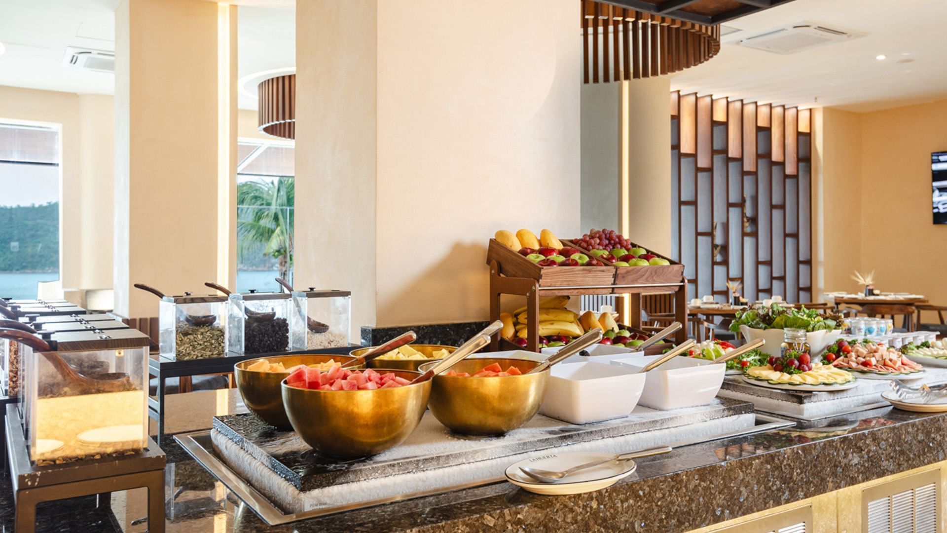 Fresh fruit breakfast buffet in La Huerta featuring melons and apples in gold bowls at Camino Real Aeropuerto Mexico