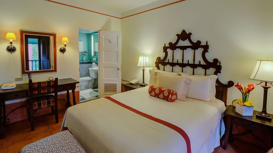 King size bed in Queen Superior Room at Hotel El Convento