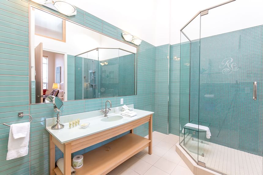 Interior of the bathroom in King Premiere Sky at Retro Suites