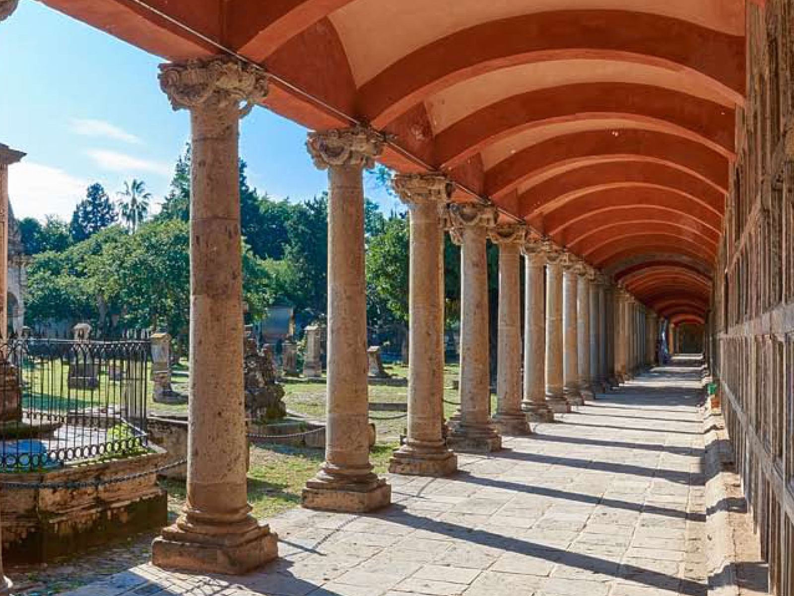 An open corridor in Panteon de Belen near Hotel Guadalajara