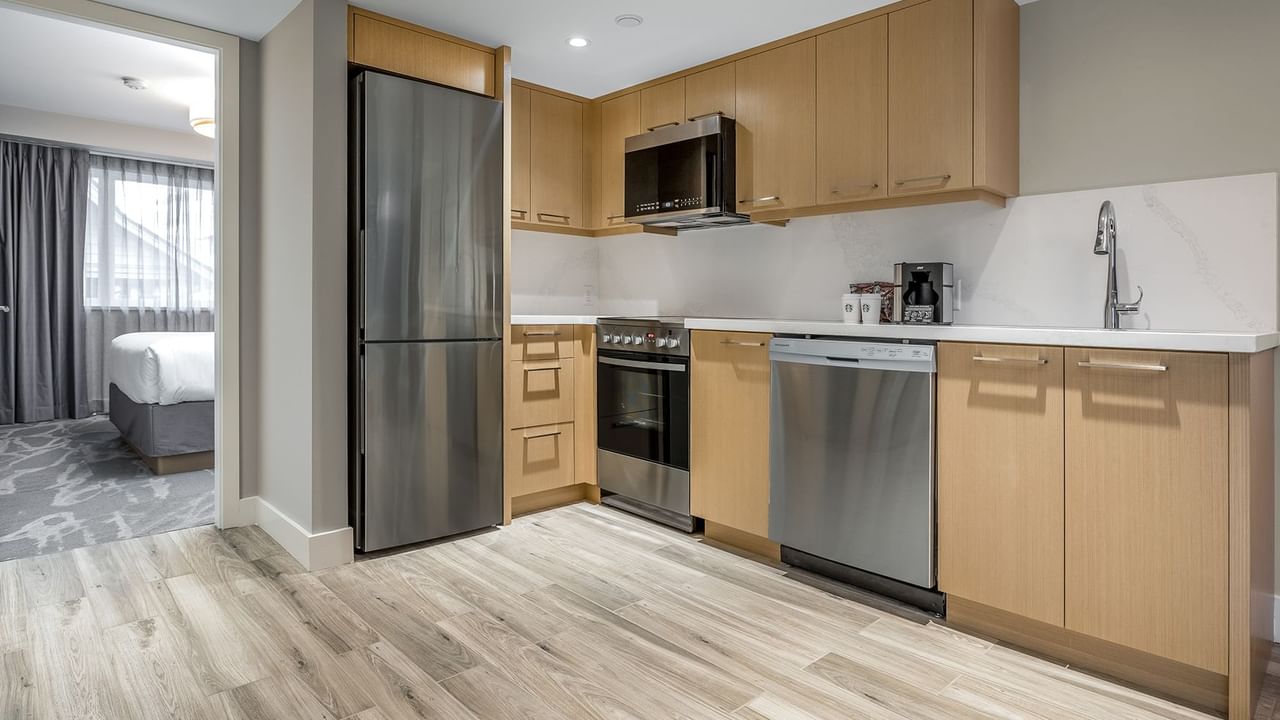 Coast Premium Two Queens Suite - Kitchen