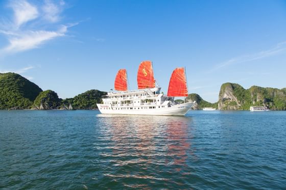 Halong Plaza Hotel_Syrena Cruises on Halong Bay