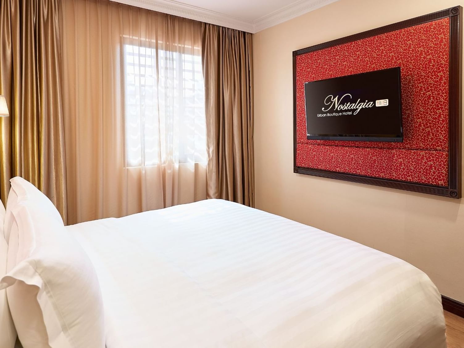 Bed, TV & work desk, Executive Room, Nostalgia Hotel Singapore