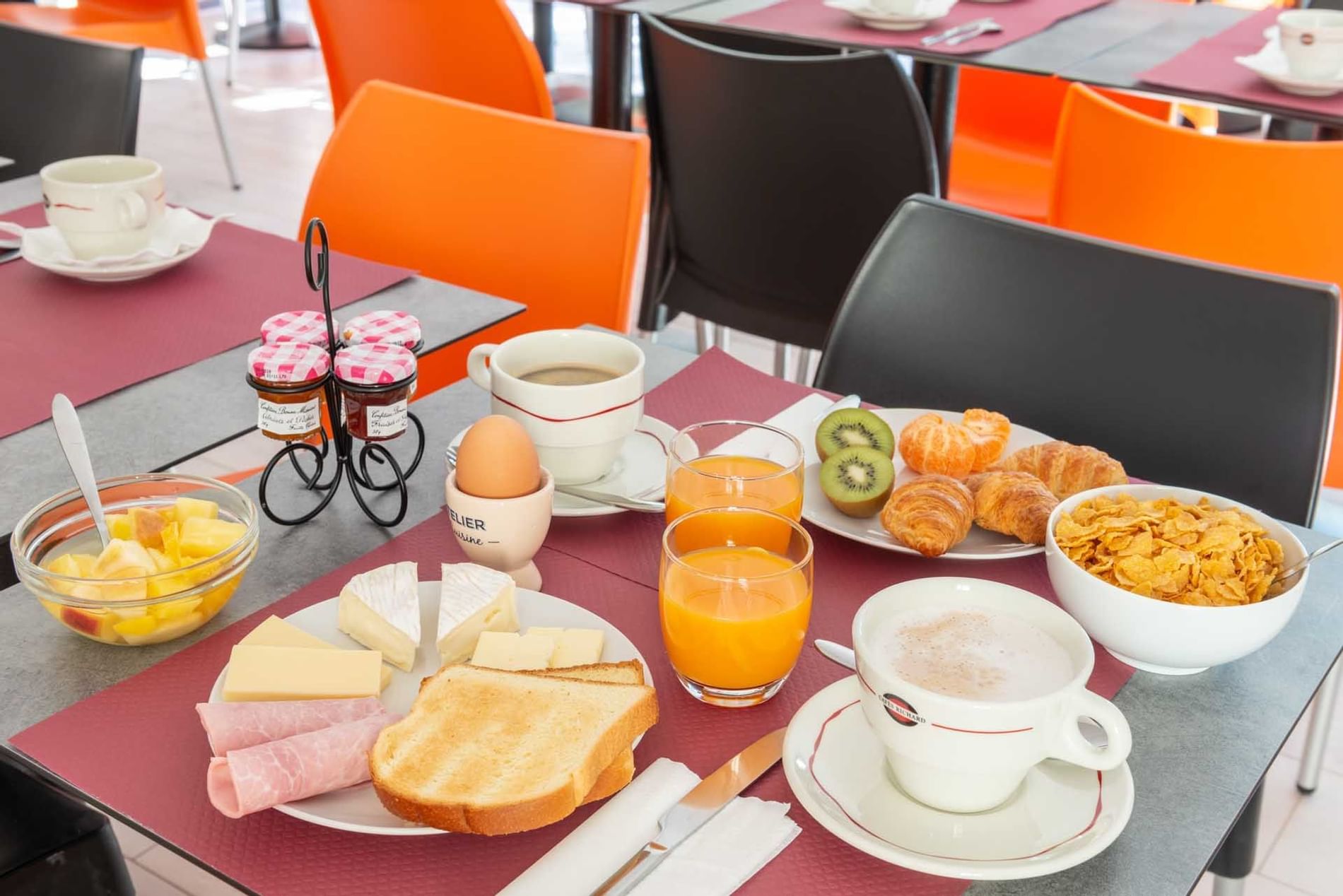 Breakfast at Acropole Hôtel