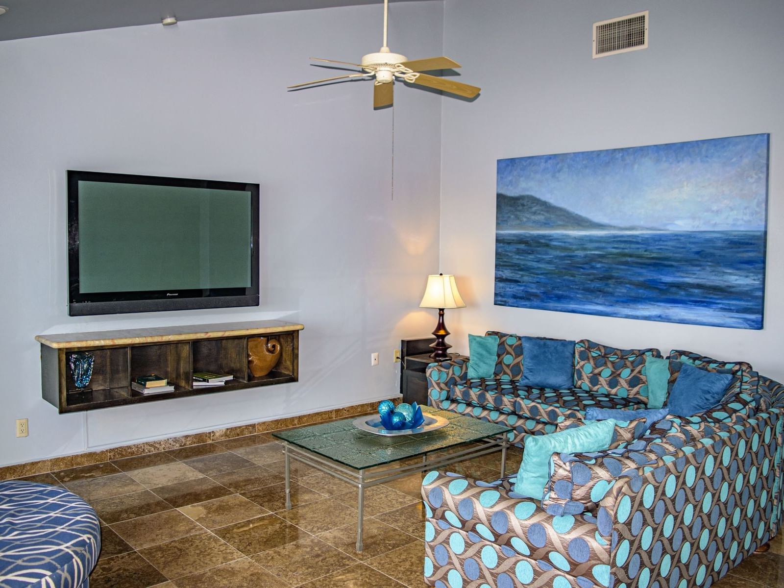 Living area with a TV of the Family Suite at Peñasco Hotel