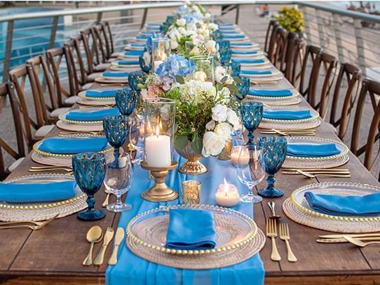 blue decoration dining table at Sunset Plaza Beach Resort