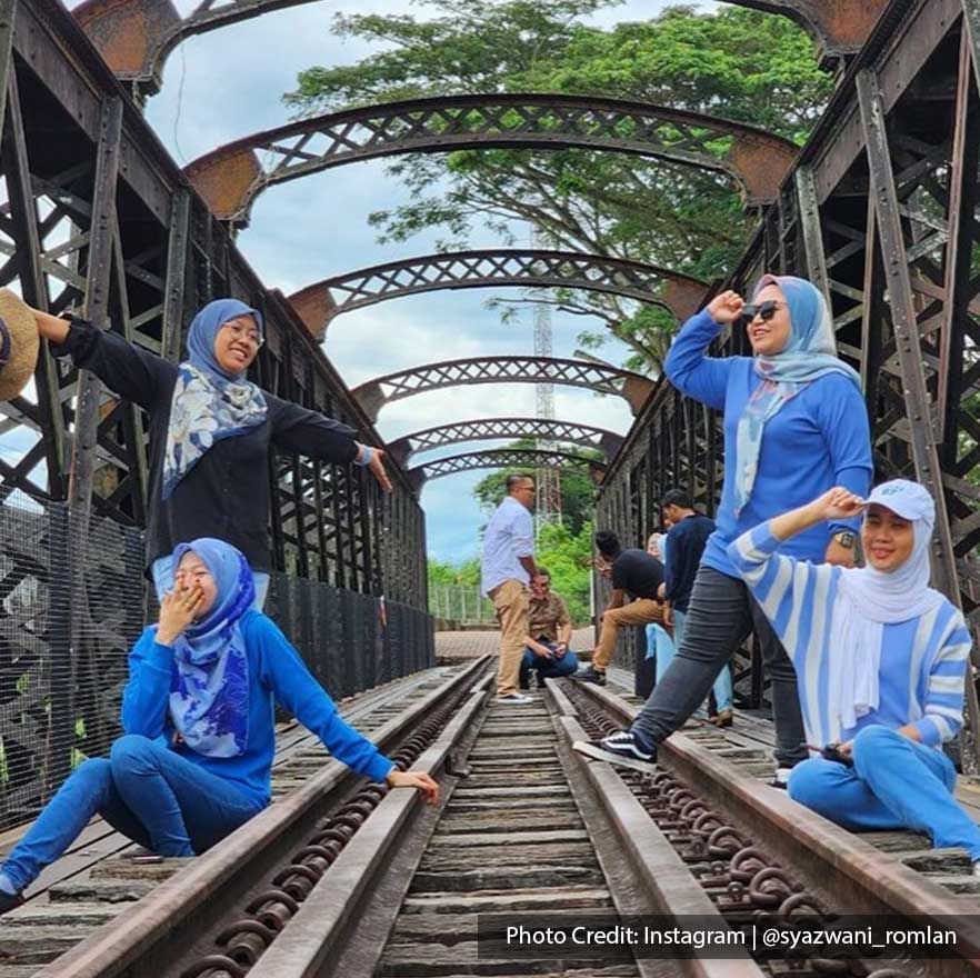 A group of four ladies were striking a pose on the Ipoh Victoria Bridge - Lexis Suites Penang