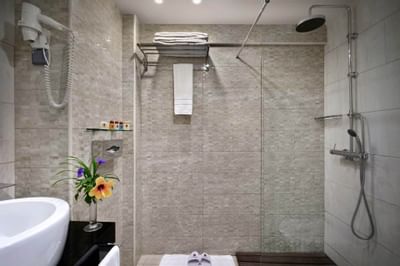 Douche de salle de bain moderne