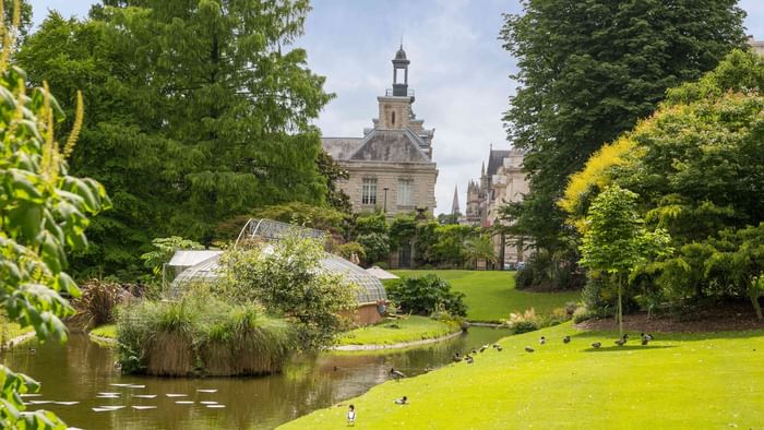 Exterior view of the garden at Hotel du Grand Monarque