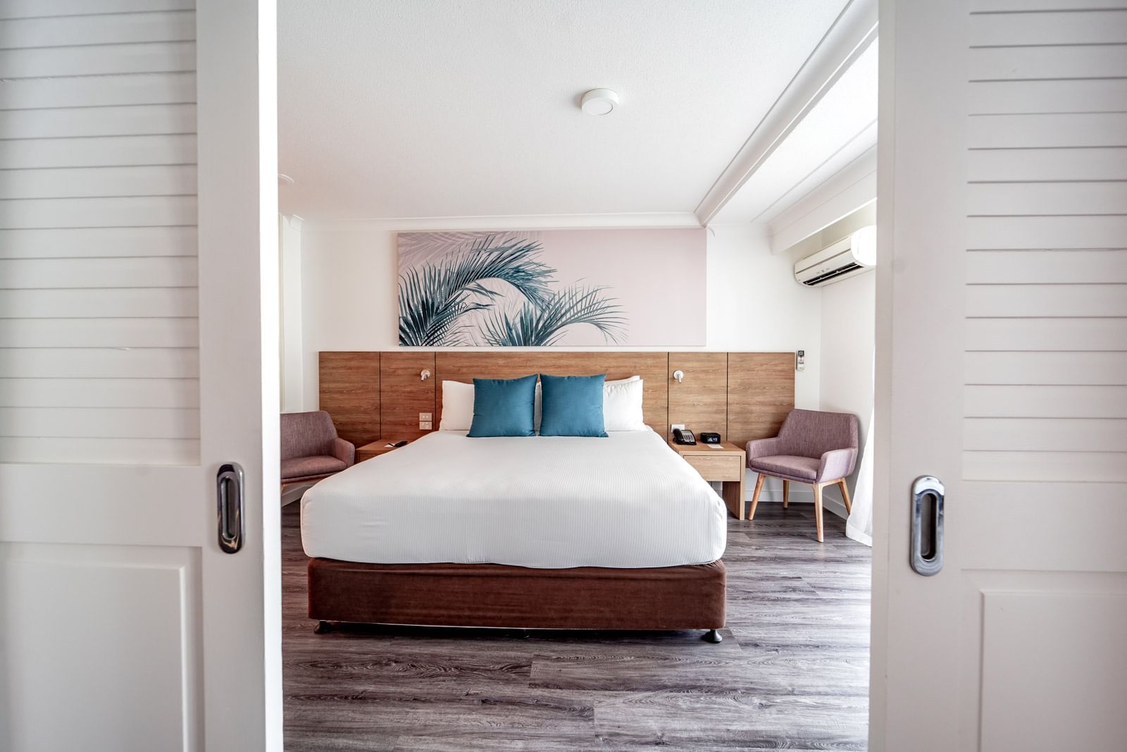 Novotel Cairns Oasis Resort | Deluxe Suite | Bedroom