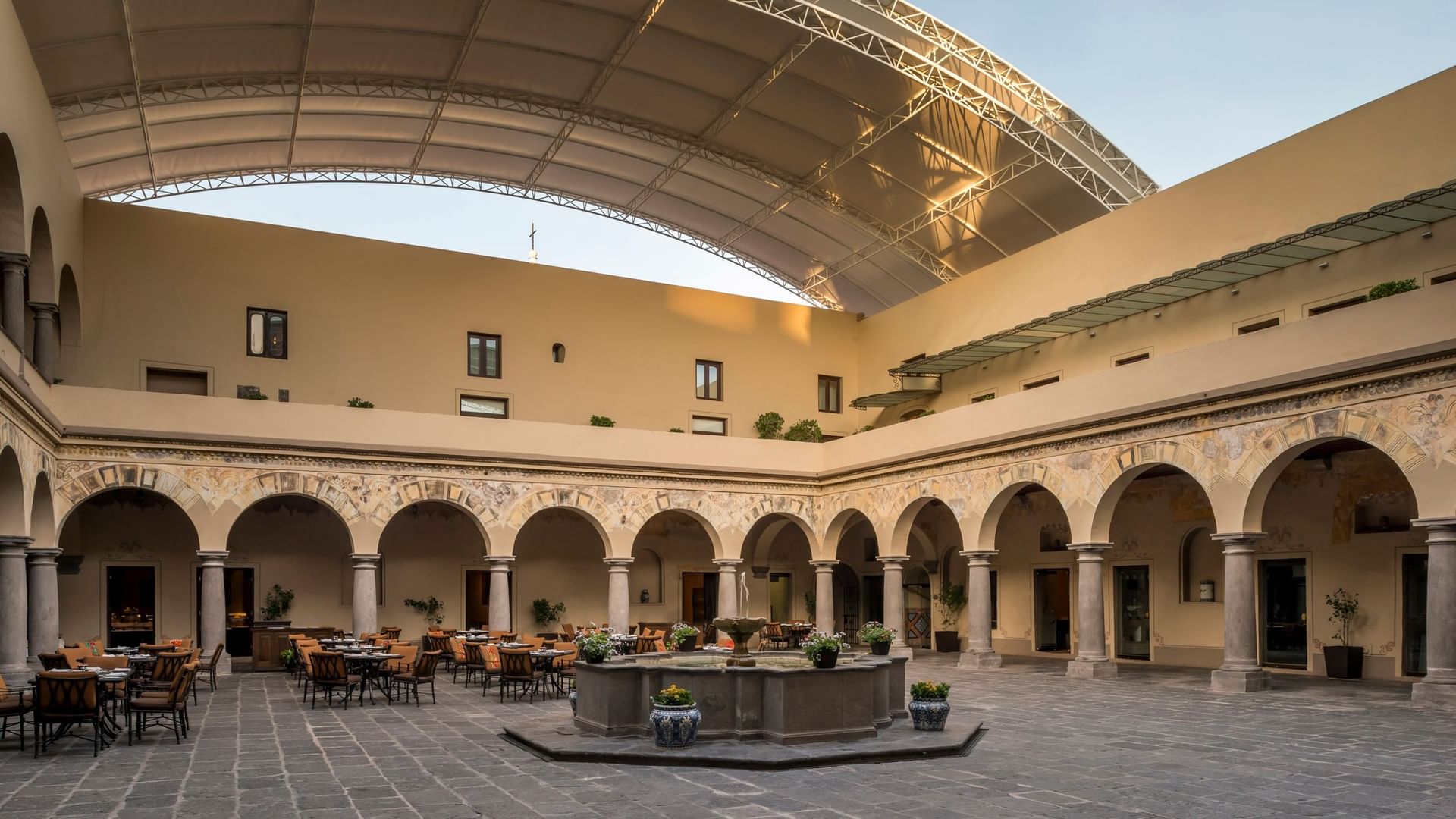 Patio Novicias, un espacio elegante y acogedor, perfecto para eventos en Quinta Real Puebla en Heroica Puebla de Zaragoza.