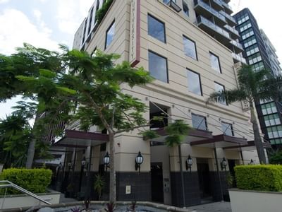 Shafston_Outside Building