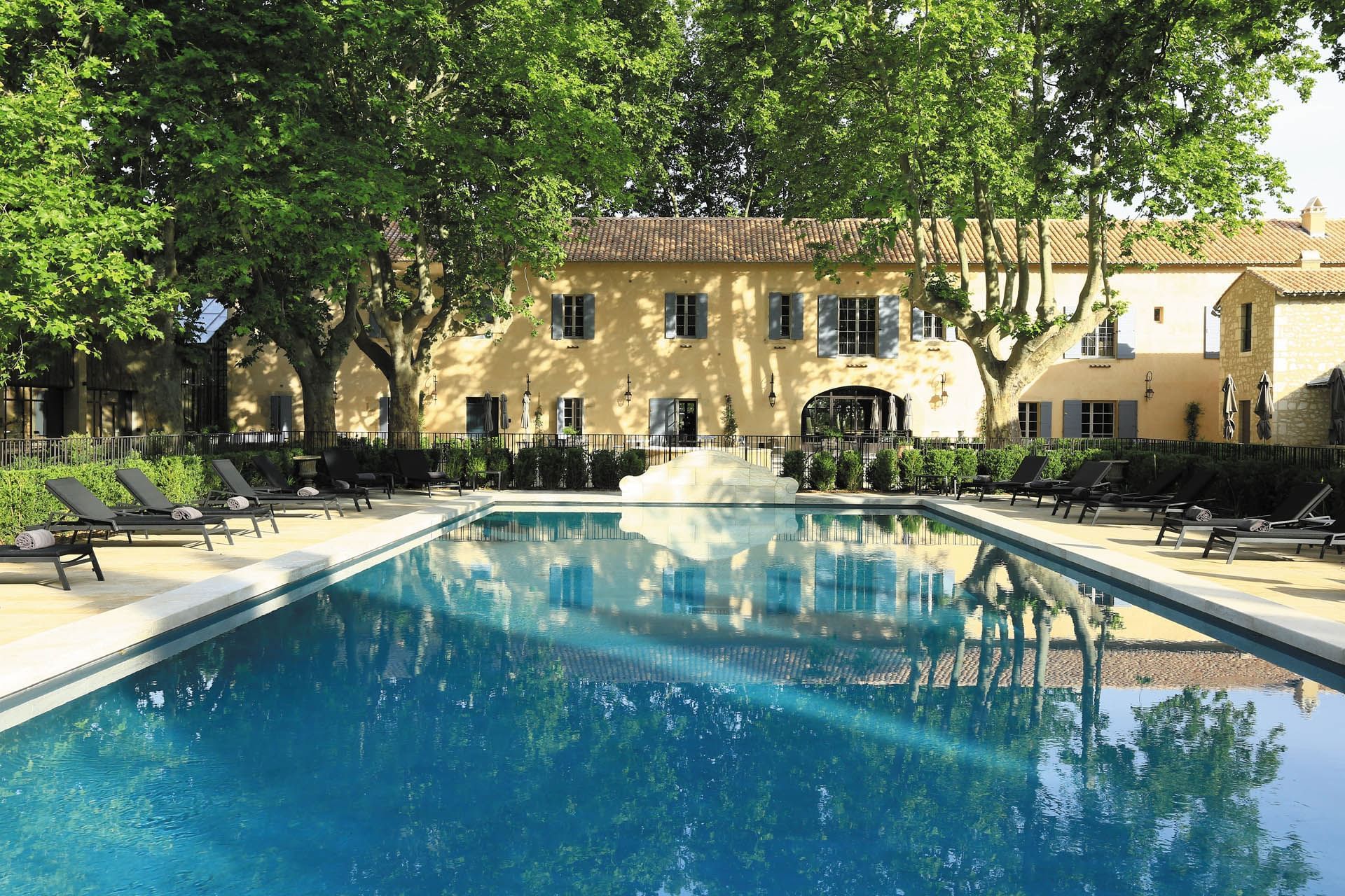 Exterior of Domaine de Manville with pool