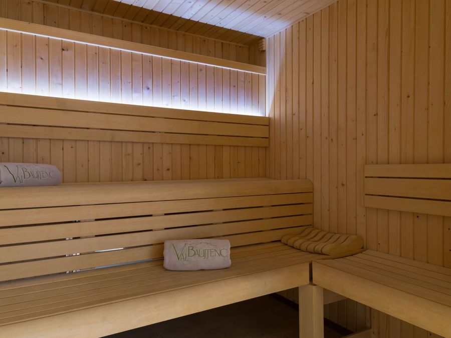 Natural wellness area with equipments at Val baussenc