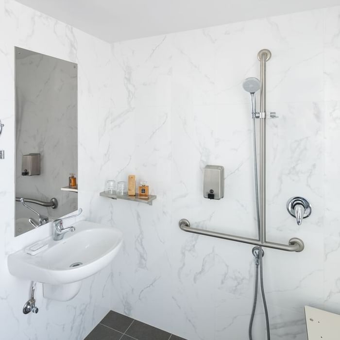 Accessible Bathroom at the Ibis Sydney World Square