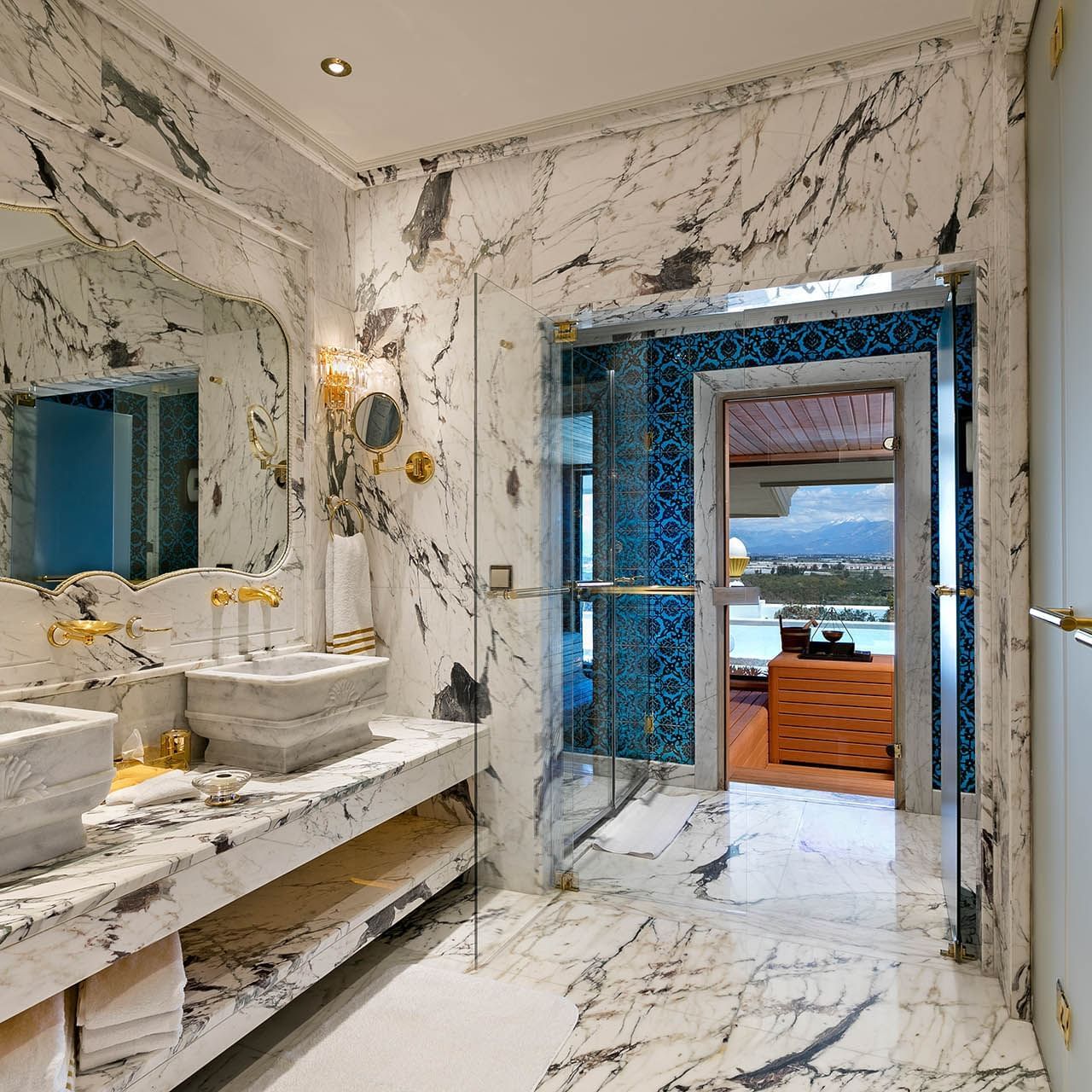 Titanic Mardan Palace'da King Süitte Banyo ve lavabo