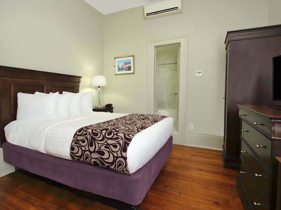 Queen bed, Deluxe Non Smoking at French Quarter Guesthouses