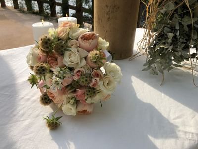 A table decoration with flowers at Cala de Mar