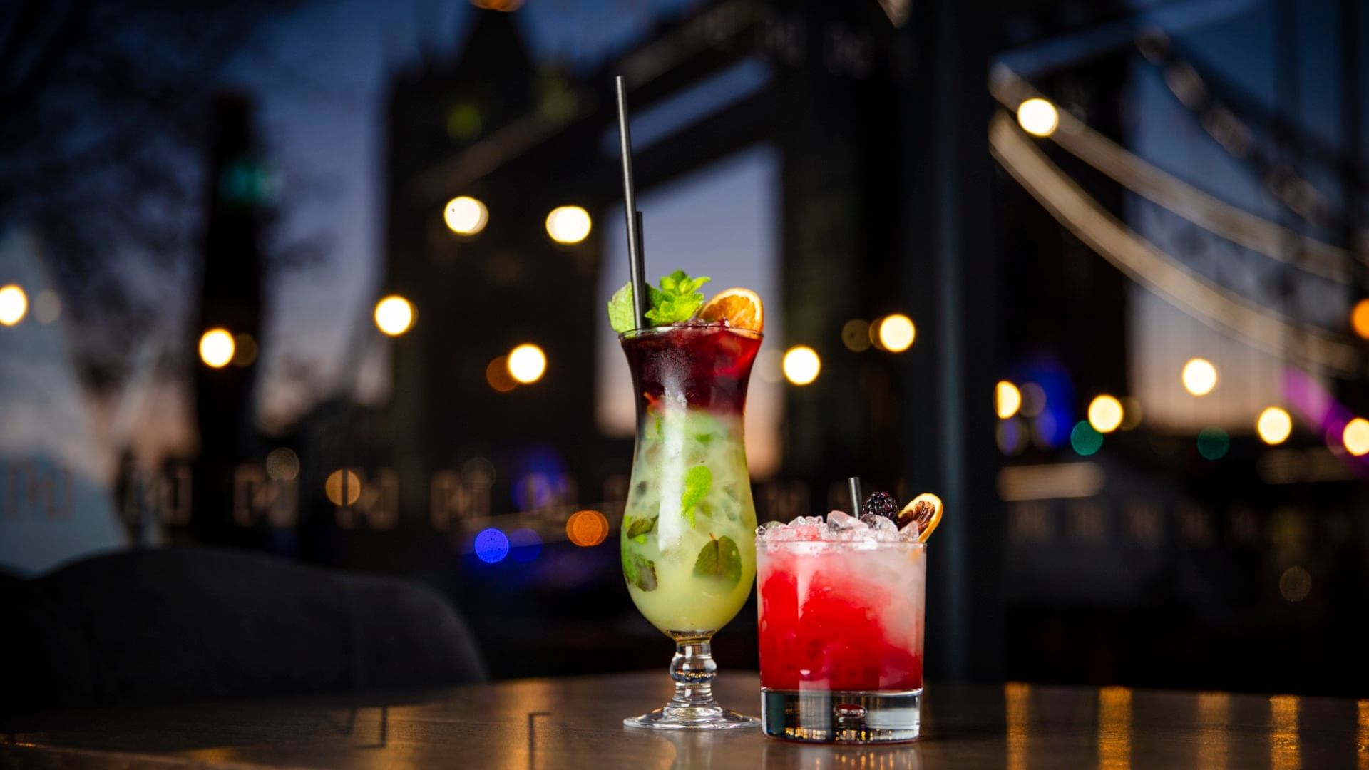 2 cocktails with Tower Bridge view at Guoman Hotels