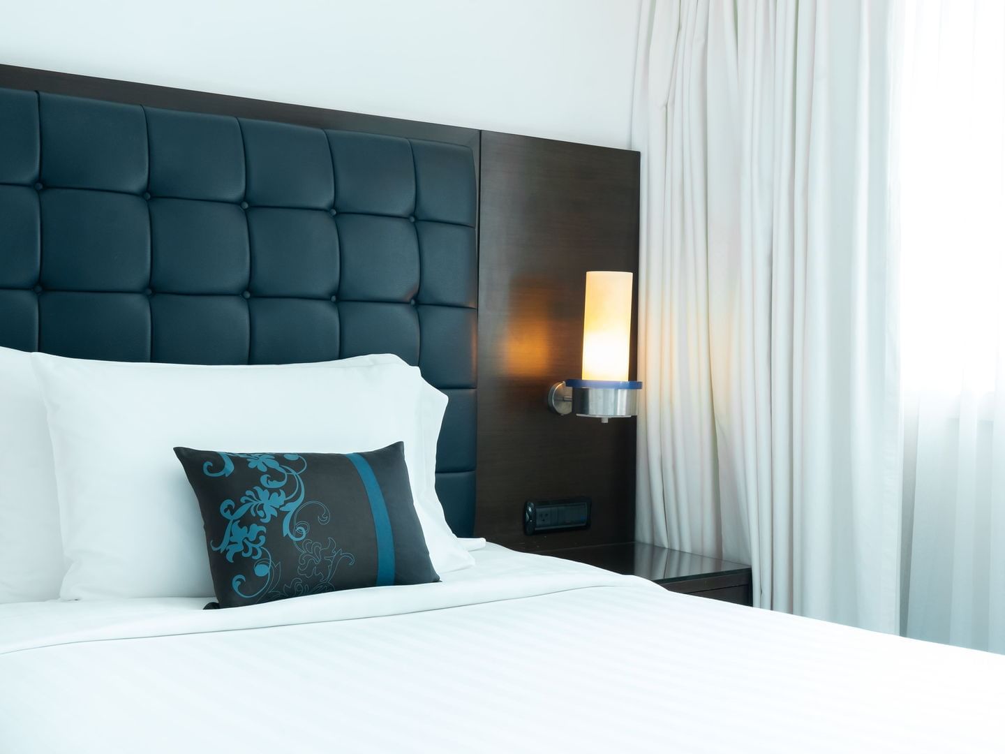 white color King size bed in Bronze Queen r at Dream Bangkok.