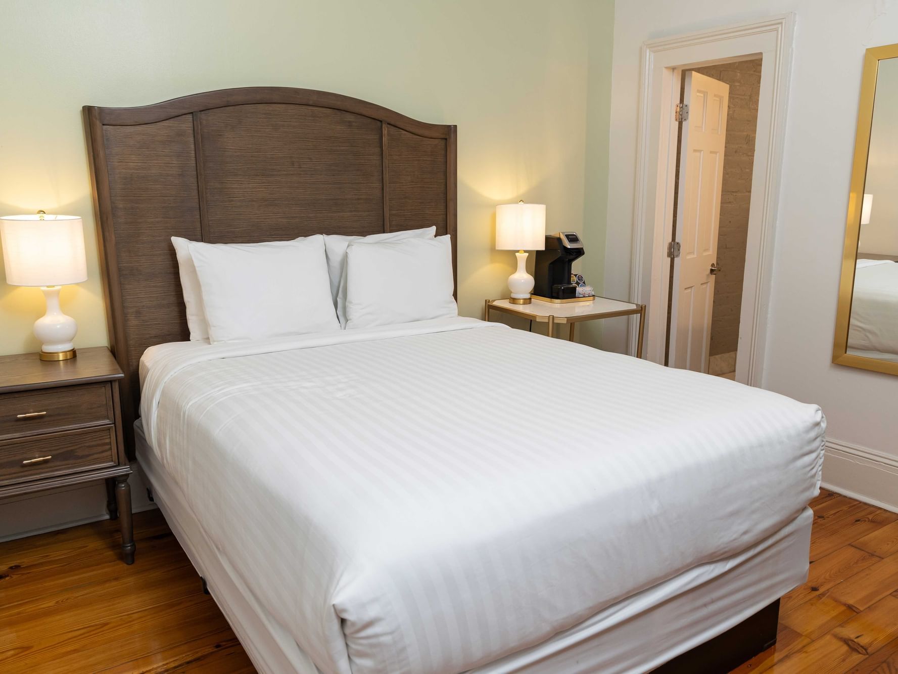 Queen bed, Deluxe Non Smoking at French Quarter Guesthouses