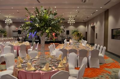 Banquet tables with flower decor, Araiza Hall, Araiza San Luis