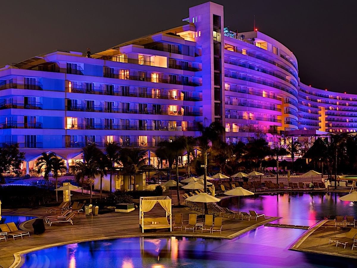 Exterior view of Palacio Mundo Imperial at night