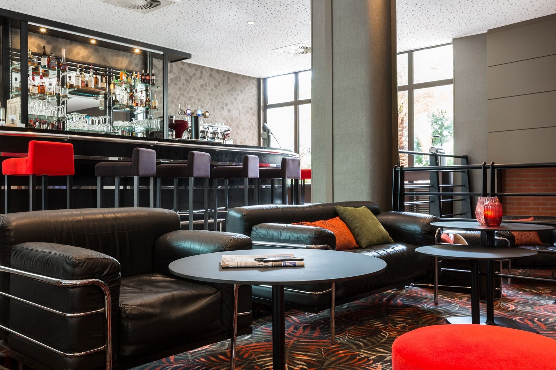 Lounge area by the Bar at Oceania Nantes Aéroport