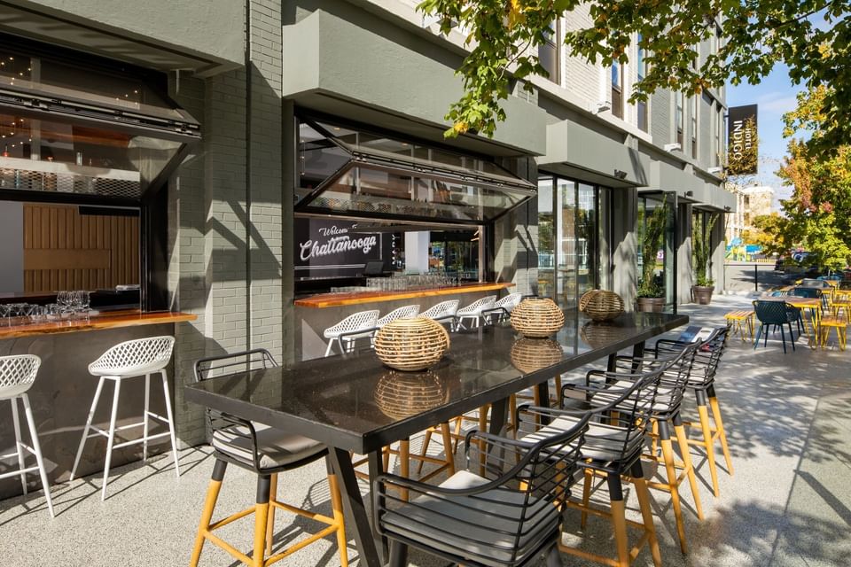 Outdoor dining area in Indigo Chat at Defoor Hospitality