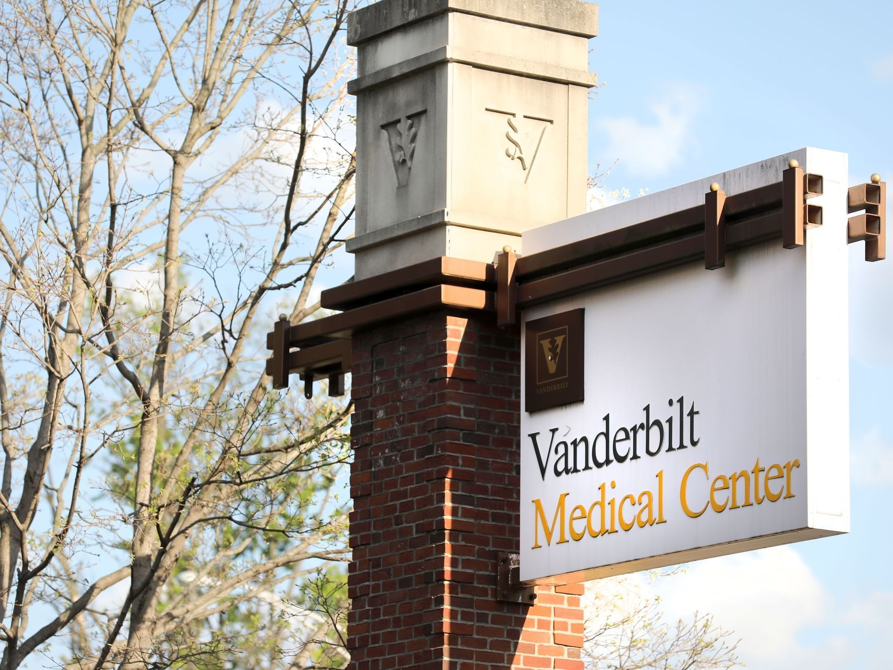The name board of Vanderbilt Hospital displayed near Hayes Street Hotel